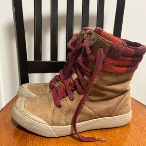 Keen Women’s Elena Red plaid Winter Boots size 8.5